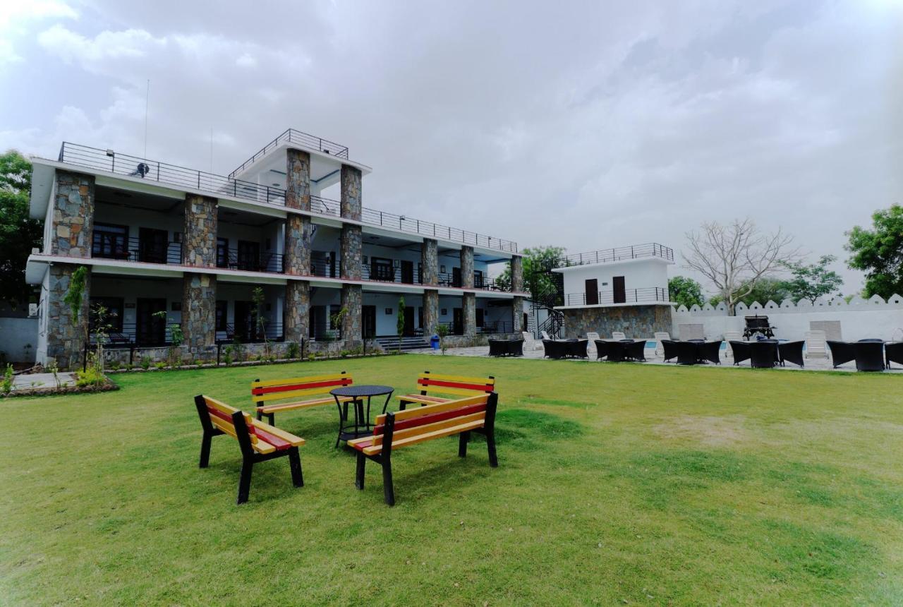 Keshav Resort Udaipur Exteriör bild