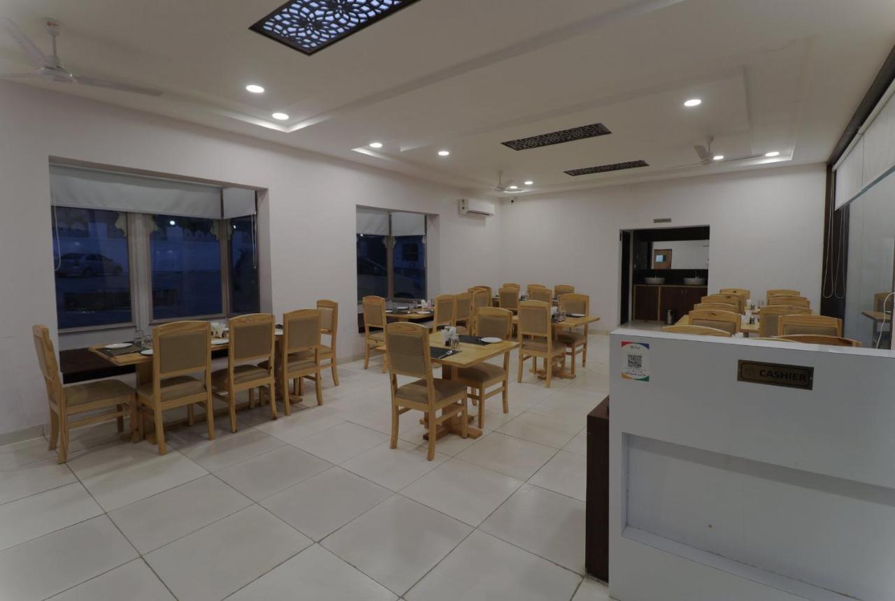 Keshav Resort Udaipur Exteriör bild