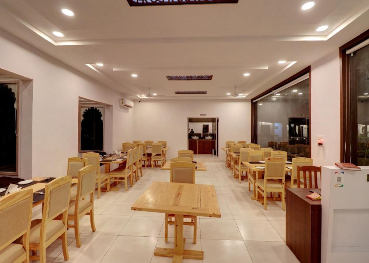 Keshav Resort Udaipur Exteriör bild