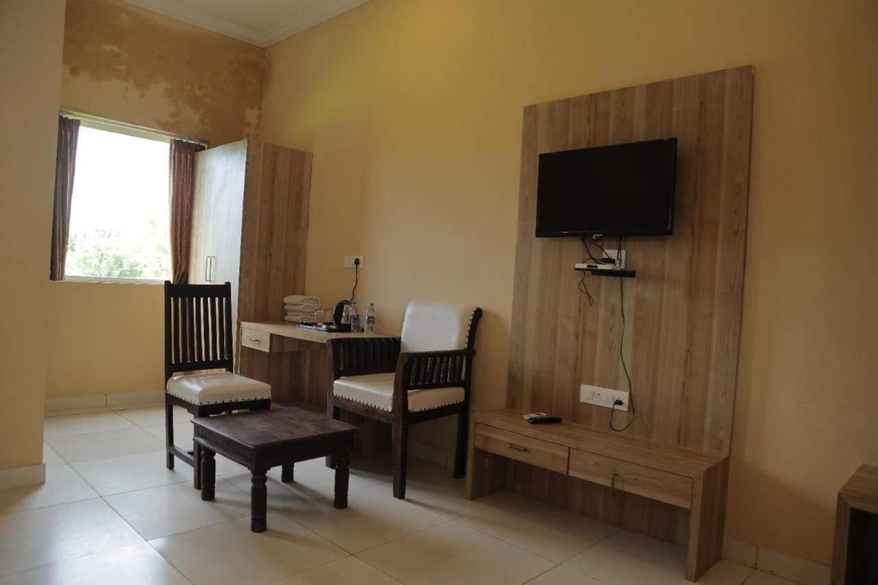 Keshav Resort Udaipur Exteriör bild